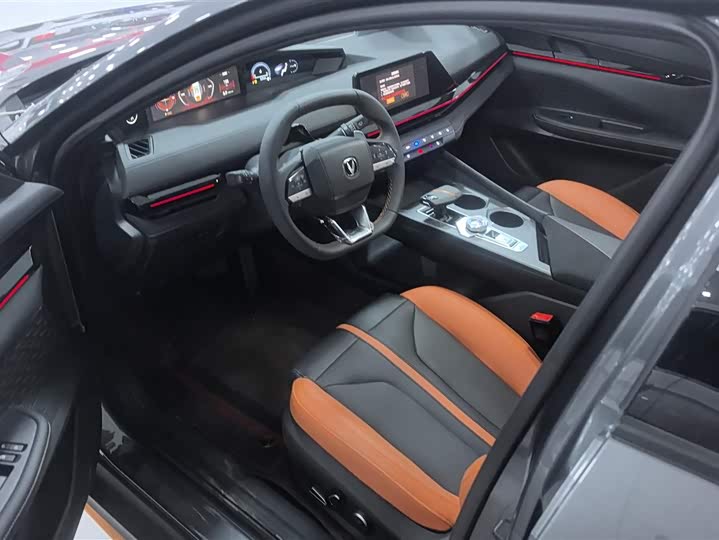 Фото 9 - Changan UNI-V