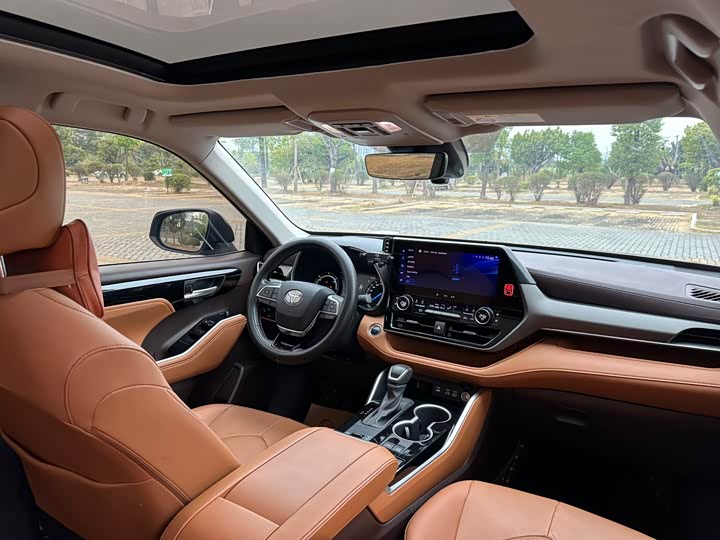 Фото 9 - Toyota Highlander