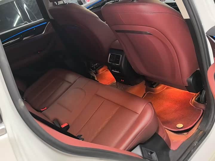 Фото 9 - BMW iX3