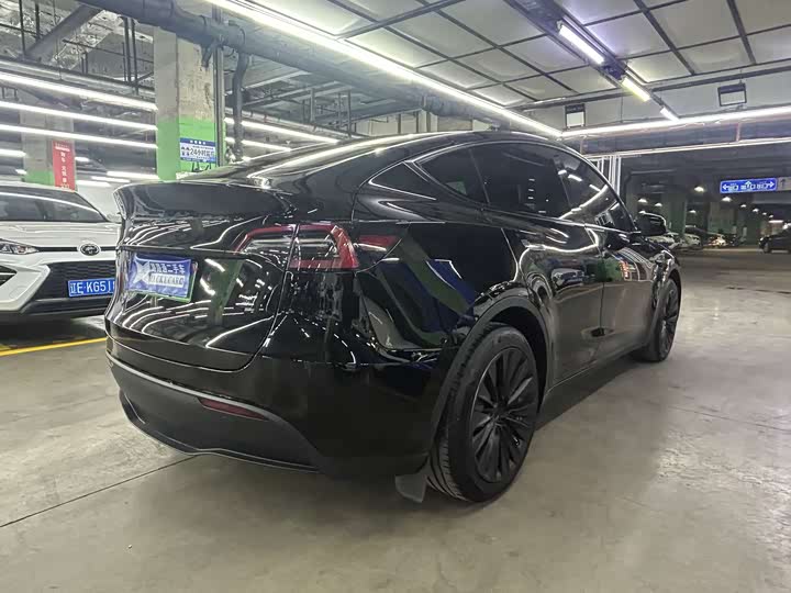 Фото 6 - Tesla Model Y