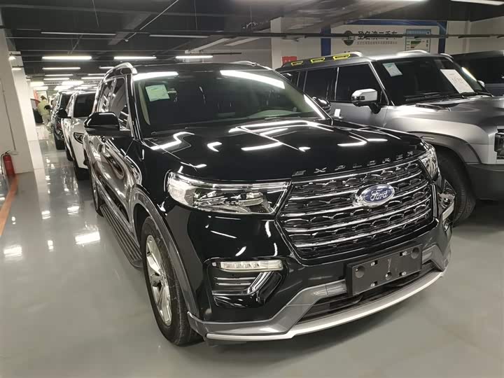 Фото 4 - Ford Explorer