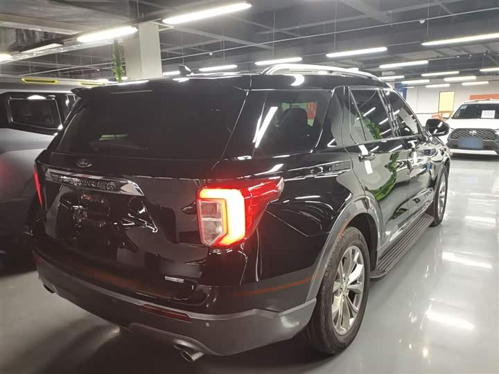 Фото 7 - Ford Explorer