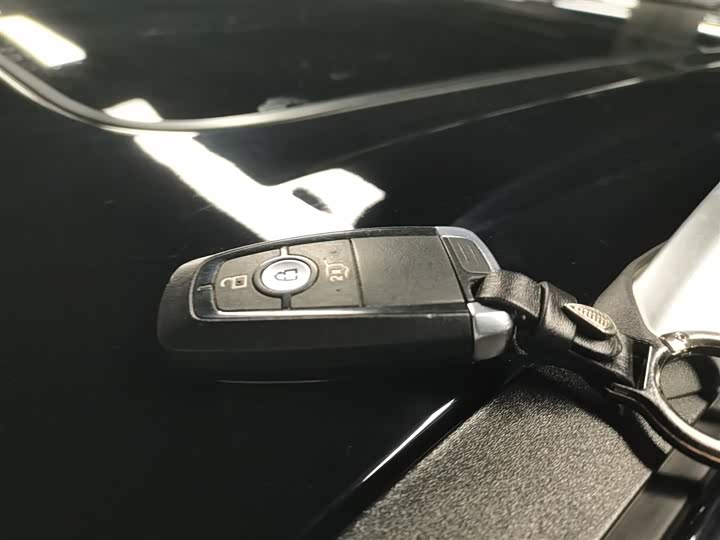 Фото 9 - Ford Explorer