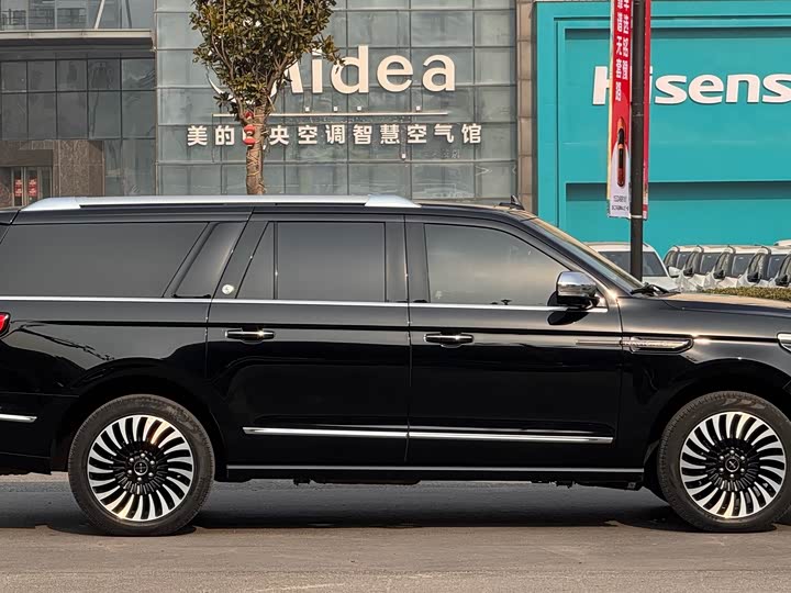 Фото 4 - Lincoln Navigator