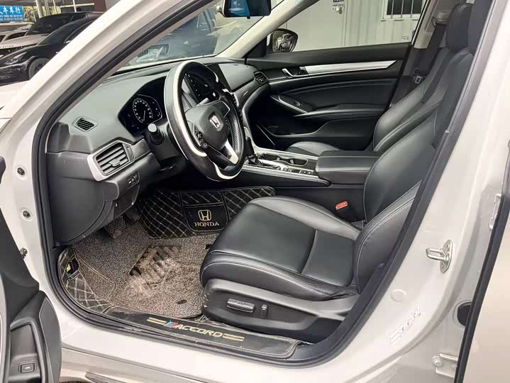 Фото 3 - Honda Accord