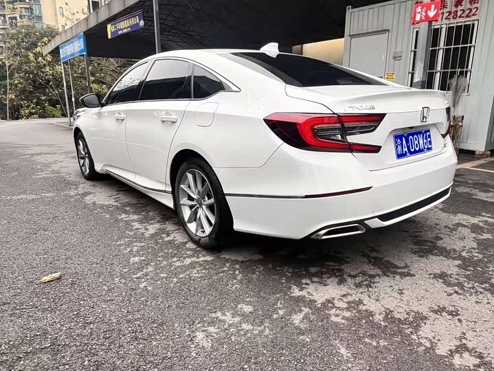 Фото 6 - Honda Accord