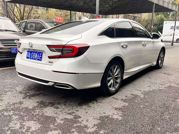 Фото 8 - Honda Accord