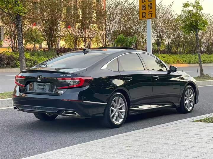 Фото 4 - Honda Accord