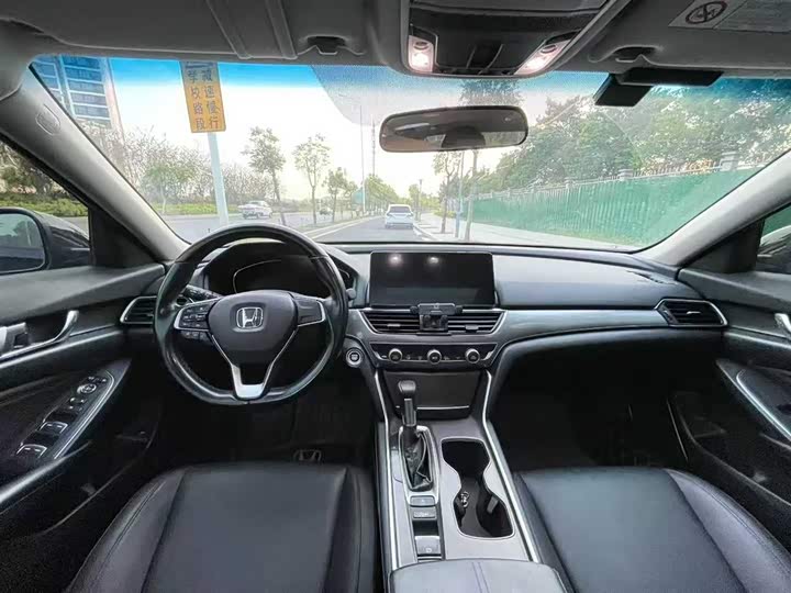 Фото 6 - Honda Accord