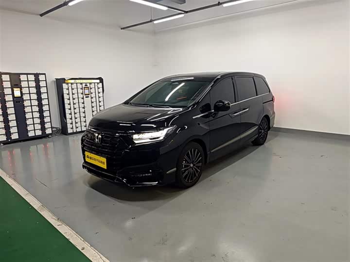 Фото 1 - Honda Elysion