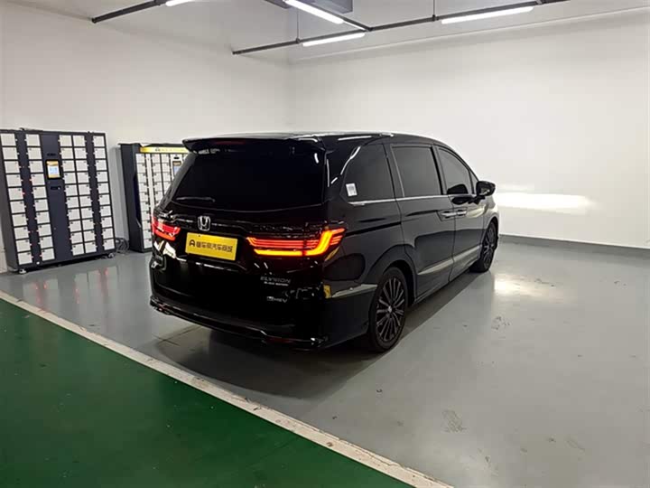 Фото 8 - Honda Elysion