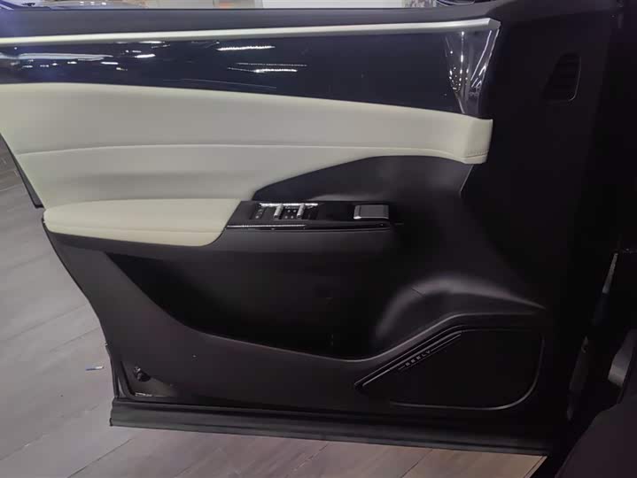 Фото 7 - Geely Galaxy L7