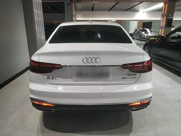 Фото 6 - Audi A4L