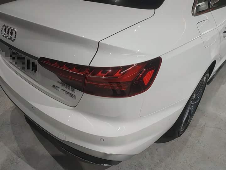 Фото 8 - Audi A4L