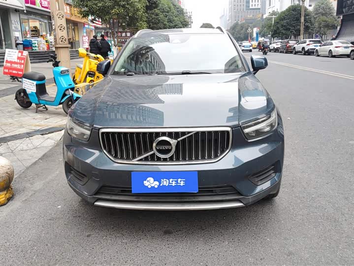 Фото 2 - Volvo XC40