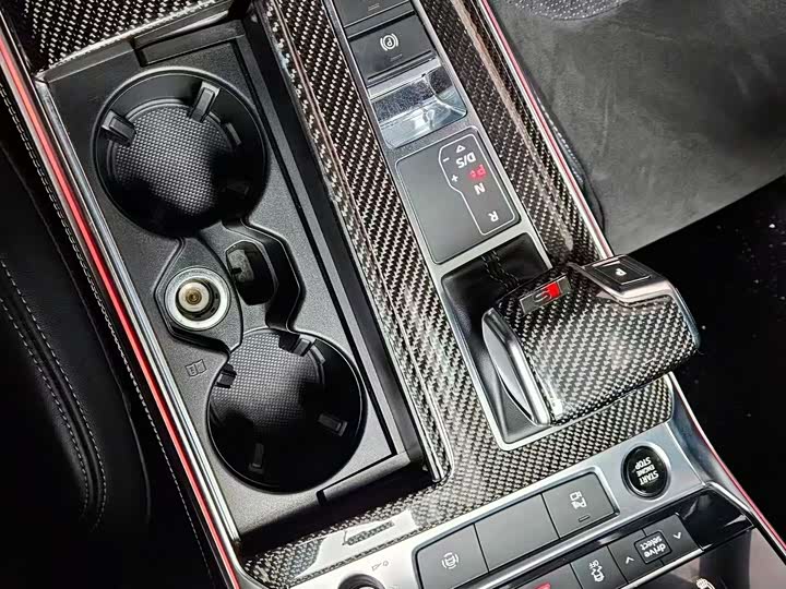 Фото 5 - Audi A6L