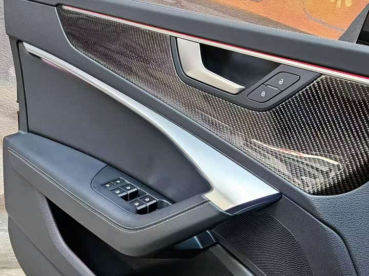 Фото 6 - Audi A6L