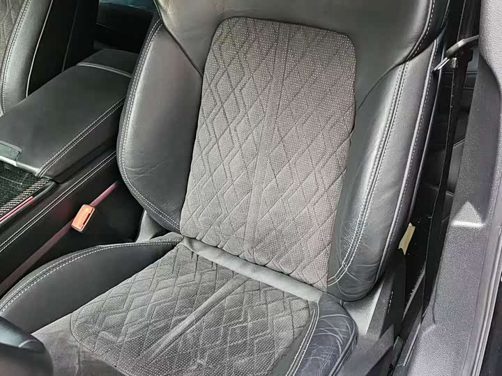 Фото 8 - Audi A6L