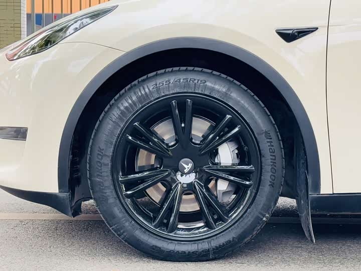 Фото 4 - Tesla Model Y