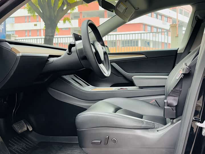 Фото 9 - Tesla Model Y