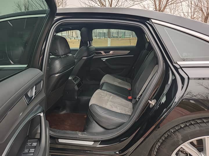 Фото 5 - Audi A6L