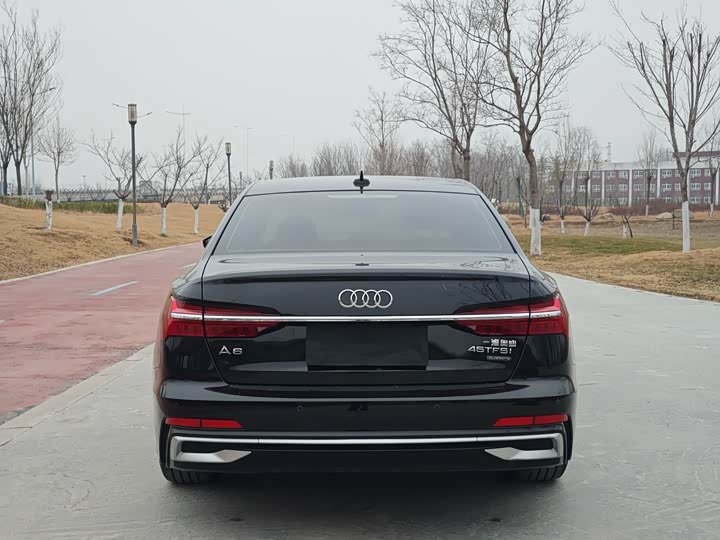 Фото 8 - Audi A6L