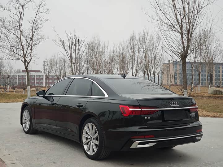 Фото 9 - Audi A6L
