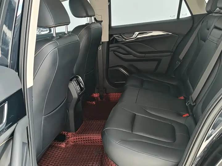 Фото 7 - Bestune B70