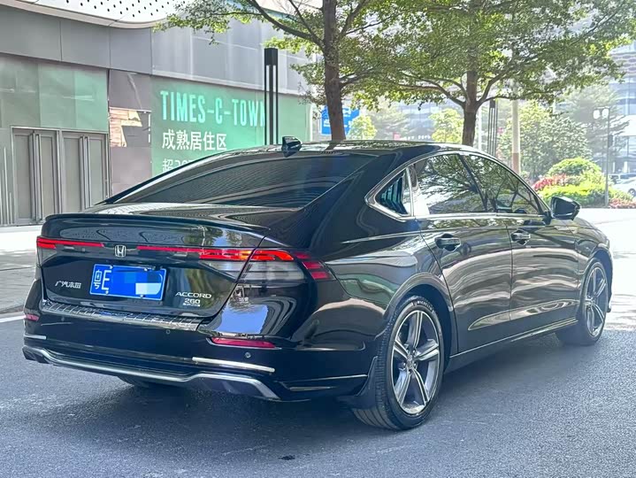 Фото 9 - Honda Accord