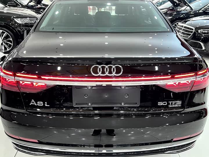 Фото 5 - Audi A8