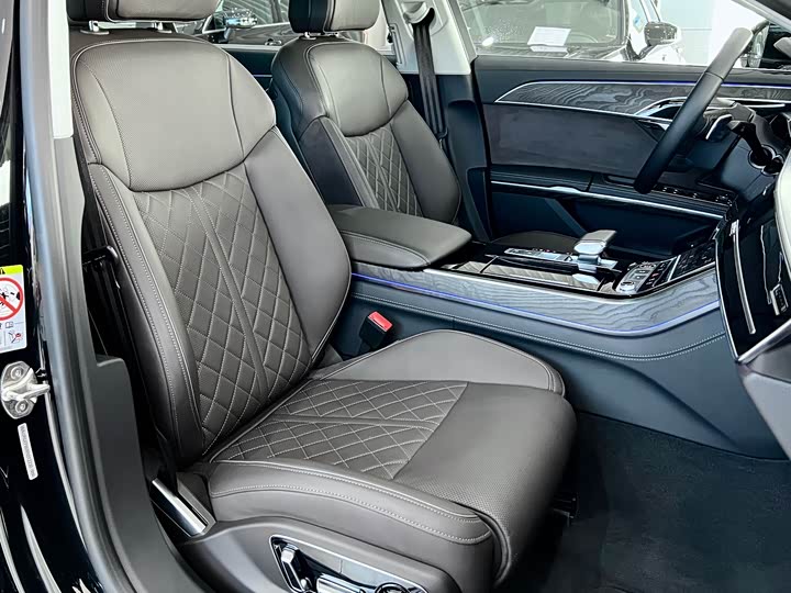 Фото 8 - Audi A8