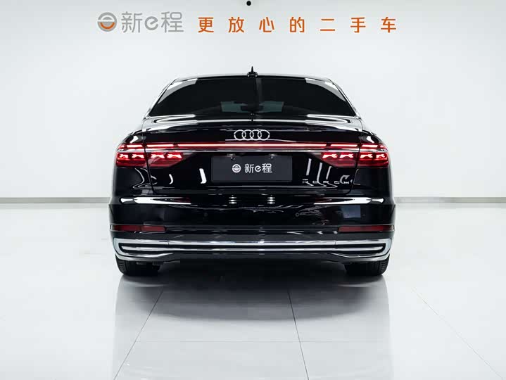 Фото 5 - Audi A8