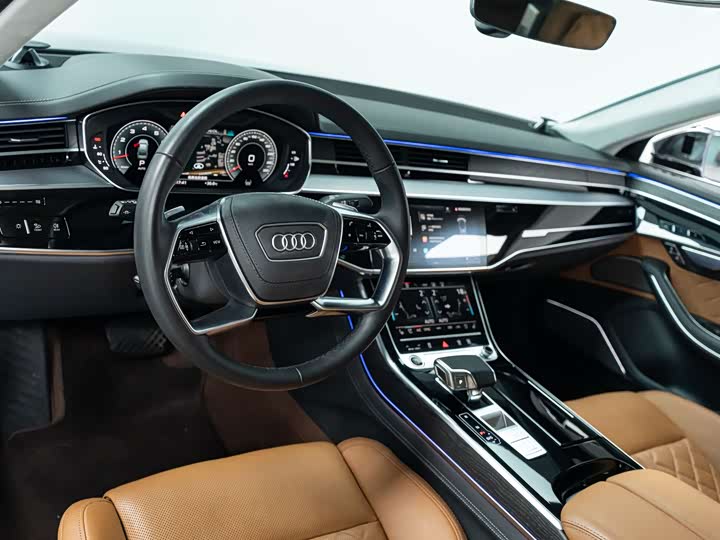 Фото 9 - Audi A8