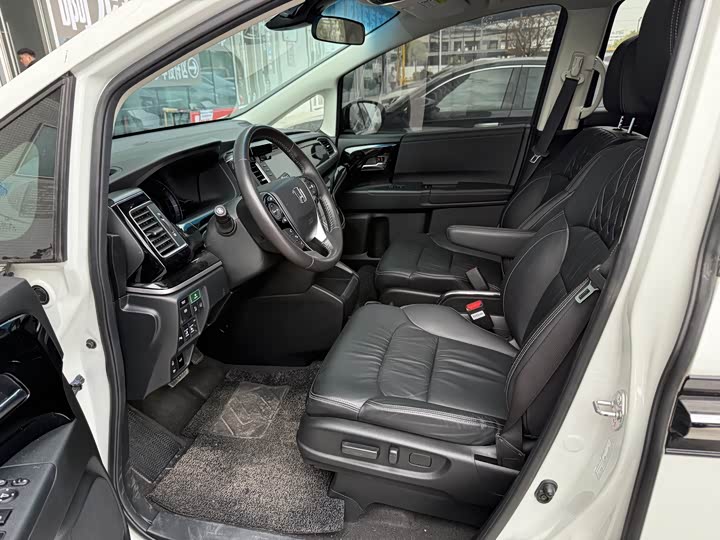 Фото 4 - Honda Elysion