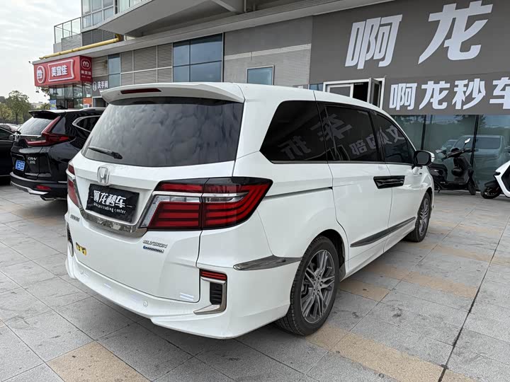 Фото 8 - Honda Elysion