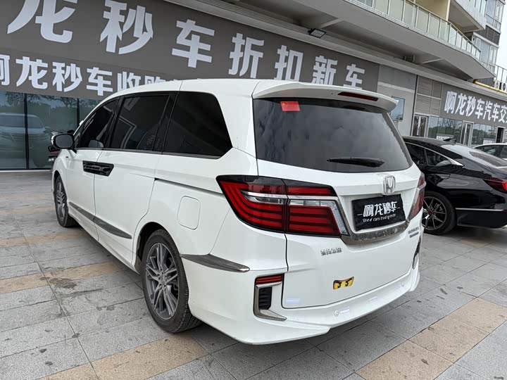 Фото 9 - Honda Elysion