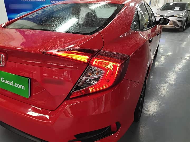 Фото 8 - Honda Civic