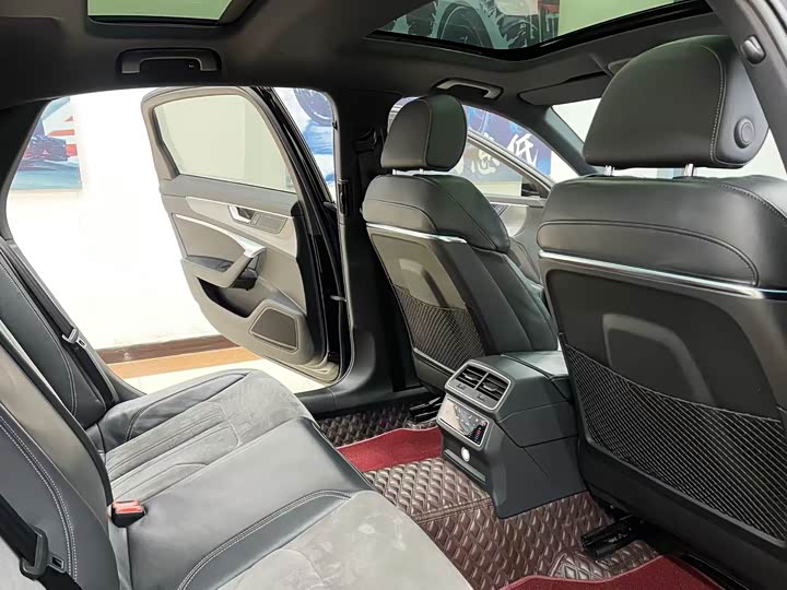 Фото 7 - Audi A6L