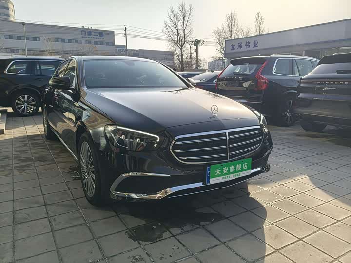 Фото 3 - Mercedes-Benz E-Class