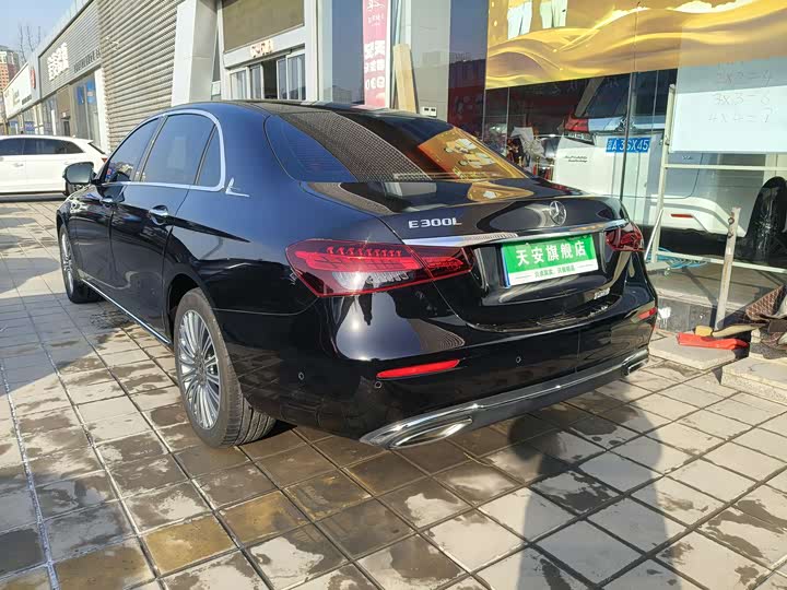 Фото 5 - Mercedes-Benz E-Class