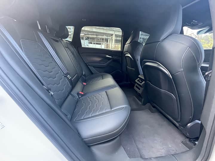 Фото 5 - Audi Q6L e-tron