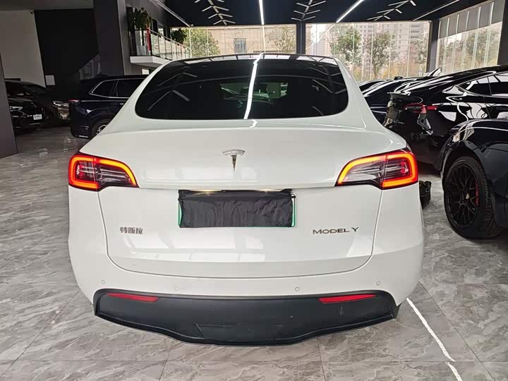 Фото 6 - Tesla Model Y