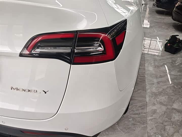 Фото 8 - Tesla Model Y