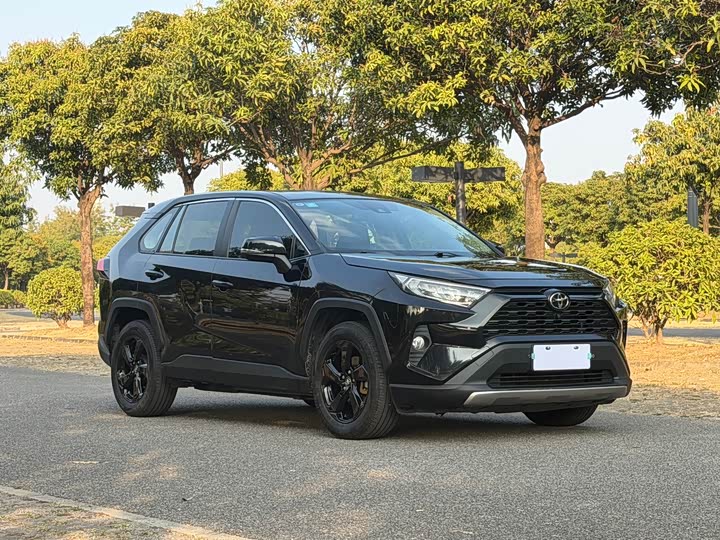 Фото 2 - Toyota RAV4