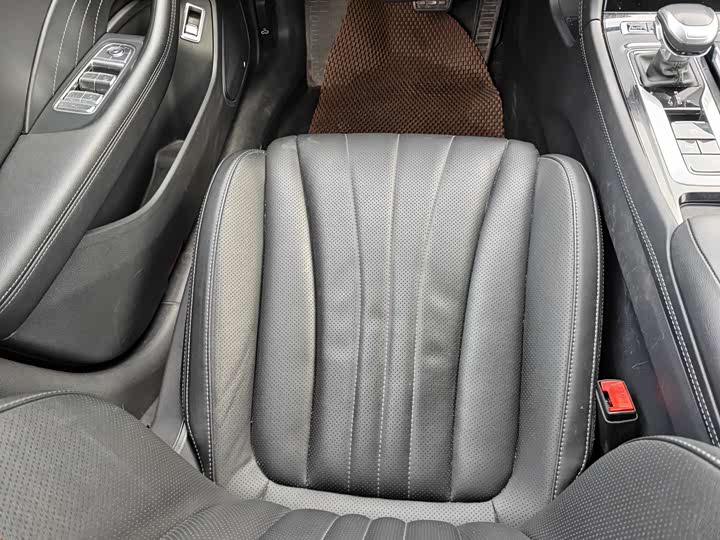 Фото 7 - Hongqi H5