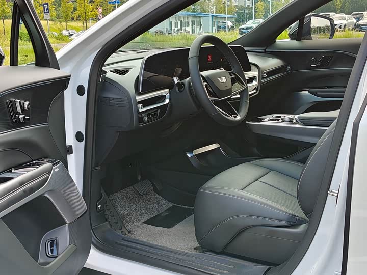 Фото 4 - Cadillac Lyriq