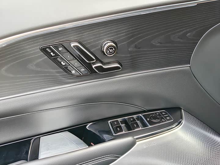 Фото 5 - Cadillac Lyriq