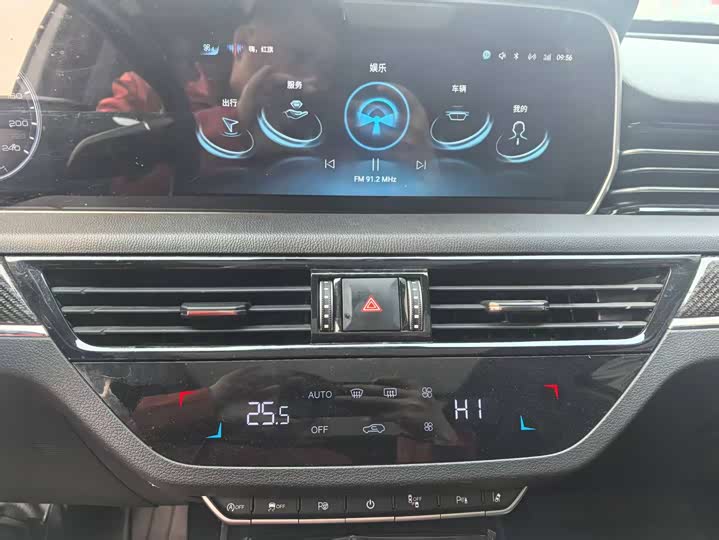 Фото 9 - Hongqi HS5