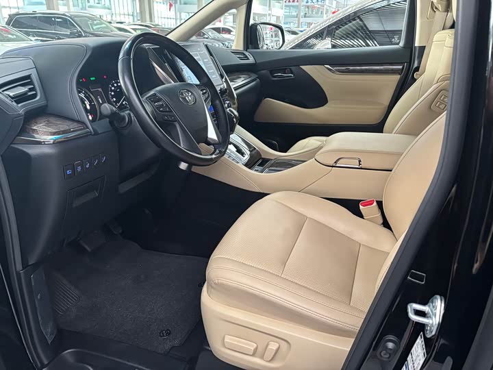 Фото 4 - Toyota Alphard