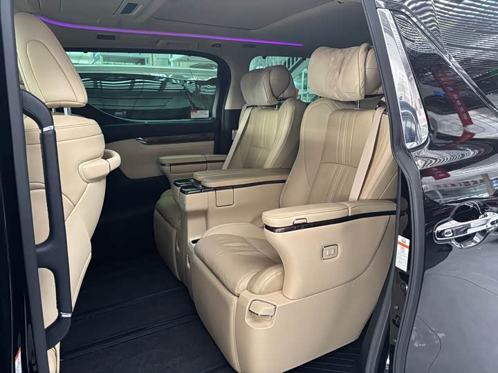 Фото 6 - Toyota Alphard